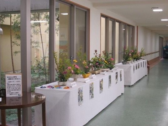 廊下の展示コーナー  