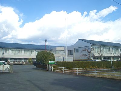 青空と建物の外観
