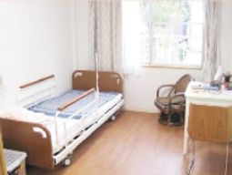 明るい居室の一角