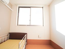 明るく清潔な居室