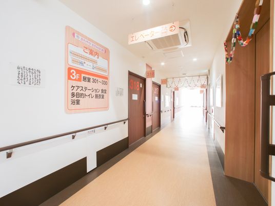 清潔感ある施設の廊下
