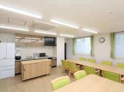 清潔な共有ダイニング