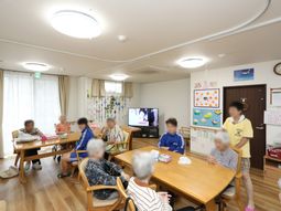 活気ある共有スペース