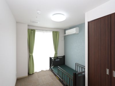 洋室の明るい居室