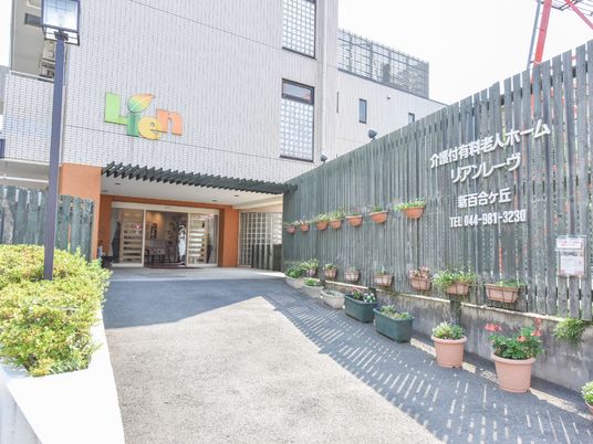 施設正面玄関