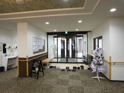 エントランスの明るい空間 
