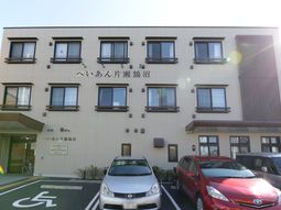 清潔感のある建物エントランス