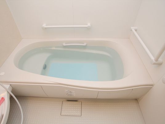 快適な設備の浴室