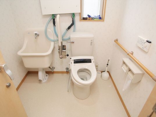 バリアフリー設計のトイレ