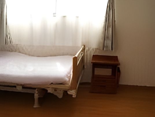 明るい居室の一角