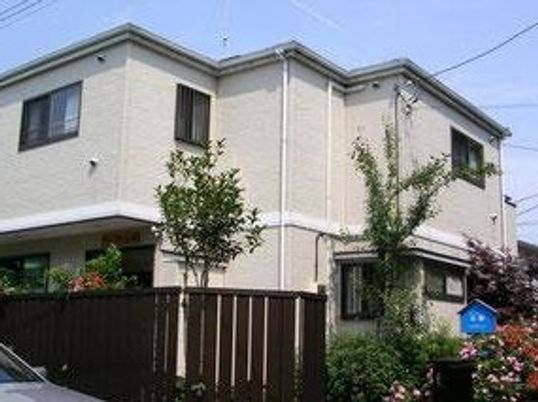 明るい日差しの中観