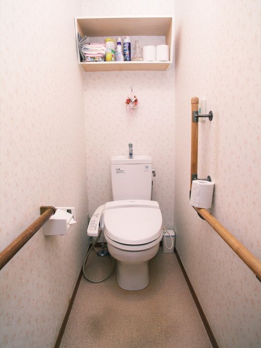 バリアフリー設計のトイレ
