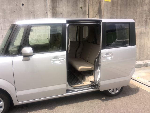 スライドドアの車両 外観 スライドドアが特徴の車で、乗り降りがしやすく移動に便利です。介護現場での活躍も期待されます。
