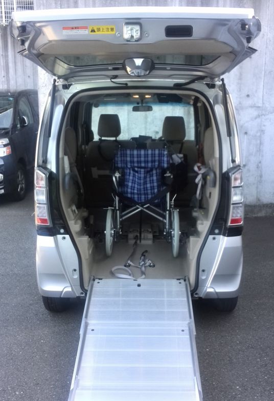 福祉車両後部