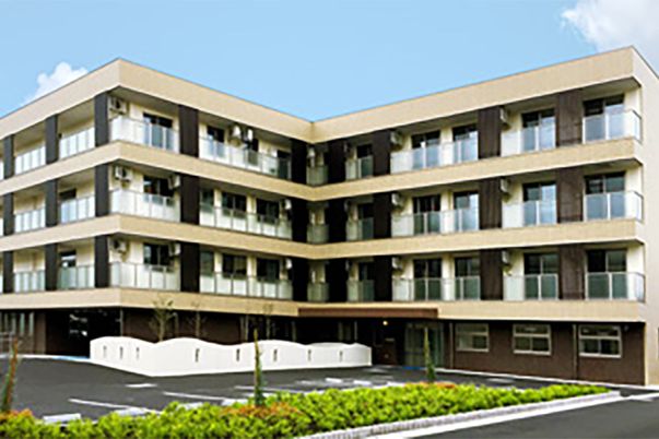広々とした建物外観