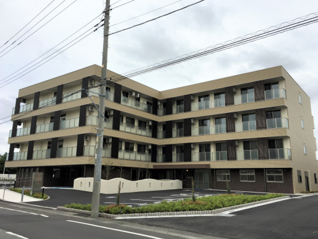 モダンな外観の建物 洗練された建物は、居住者の快適な生活を支える環境を提供しています。落ち着いた色合いで、周辺地域にも調和しています。