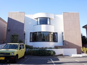 モダンな建物の外観