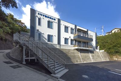 ゆったりとした入居施設の外観