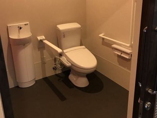 手すり付きトイレ空間