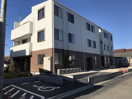 新築そうな外観