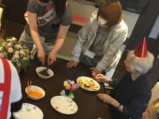 誕生日の住人とスタッフ