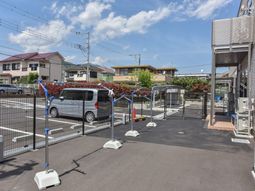 明るい駐車スペース