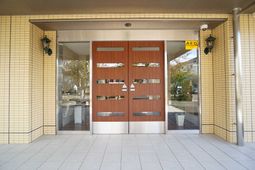 入口の静かな雰囲気