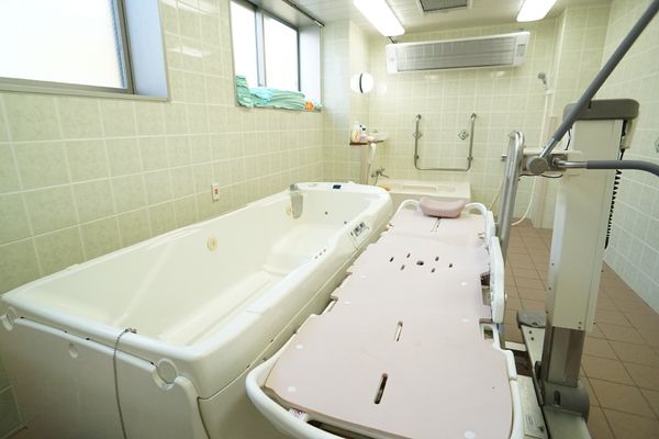 バリアフリーの浴室設備