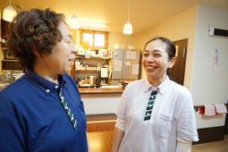 スタッフの明るい笑顔