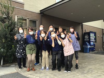 元気なスタッフがいるエントランス