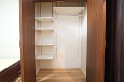 整頓されたクローゼット