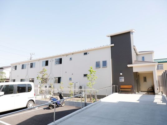 新築そうな施設外観