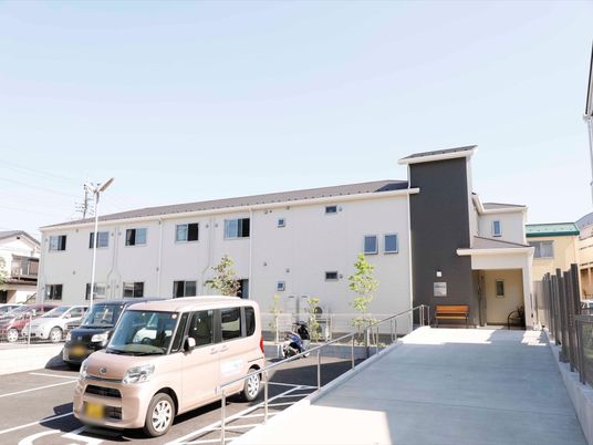 新築そうな建物の外観