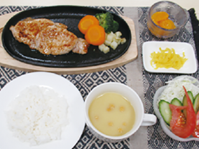 バランスの良い食事 料理 栄養バランスに配慮した食事が提供されていて、毎日の健康をサポートします。