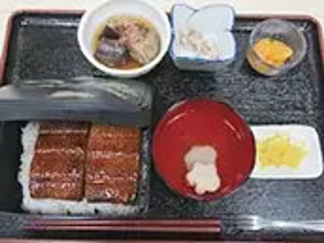 バランスの取れた料理 料理 色彩豊かで栄養バランスに優れた食事が提供されています。食の楽しみを味わってみませんか。