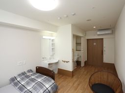 清潔感ある居室の全景