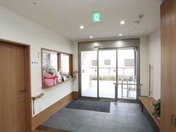 エントランスの明るい空間