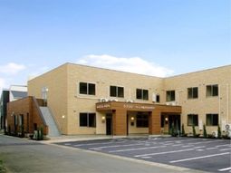 明るいエントランスの建物