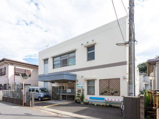 ゆったりとした外観の施設