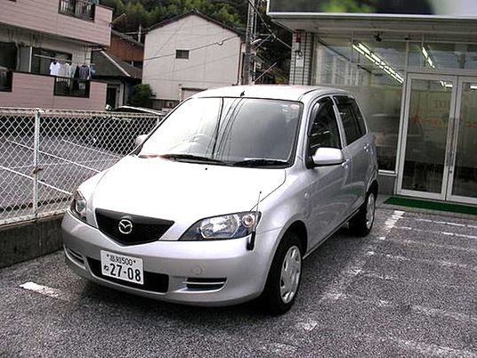 送迎車のある外観  