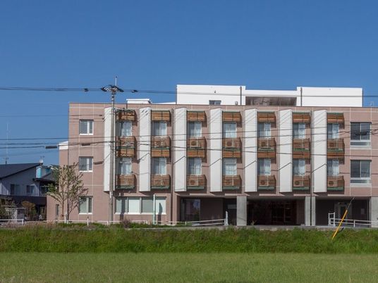 モダンな外観の建物  