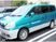 送迎車が停まる外観  