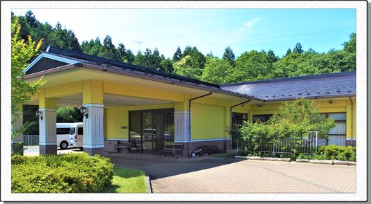 自然に囲まれたエントランス