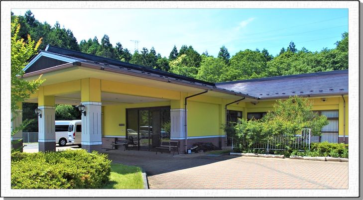 自然に囲まれたエントランス