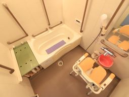 バリアフリーの洗面台・便座