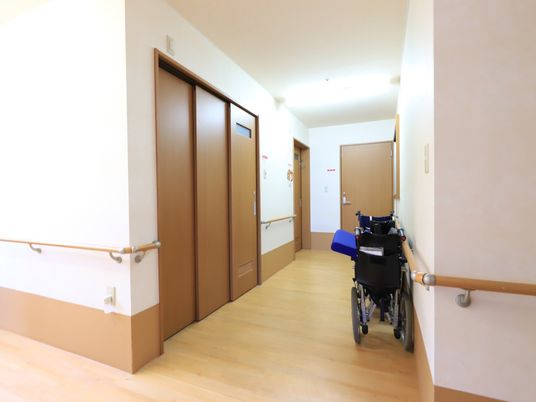 廊下と車椅子