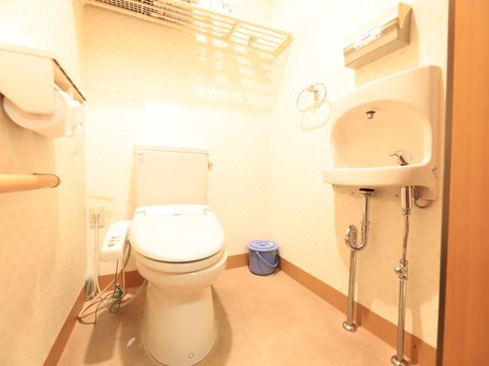 バリアフリー設計のトイレ