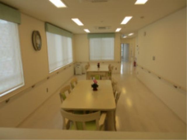 明るいダイニングスペース 食堂 ゆとりあるダイニングルームです。清潔感のある環境でお食事の時間を大切に過ごせます。