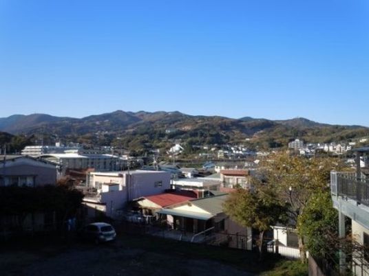 緑豊かな景色の外観