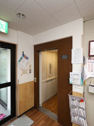 エレベーター前の廊下